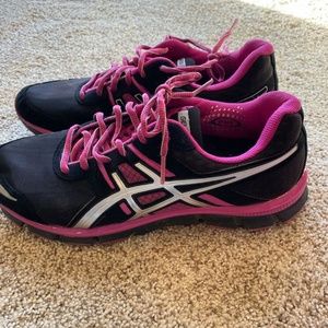 Women's Gel Asic's Shoes 9.5